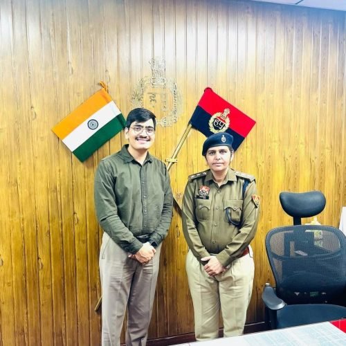 ✨With Mrs. Susheela Ji (Assistant. Commissioner of Police Haryana Headquarters).  Everything happens because of profession Proud to be a physiotherapist 👨‍⚕️🤩.