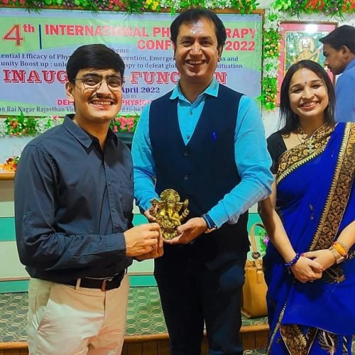 With Dr. Sanjeev jha sir and  ruchi varshney mam IAP President and Women cell head Indian association of physiotherapist ⭐️